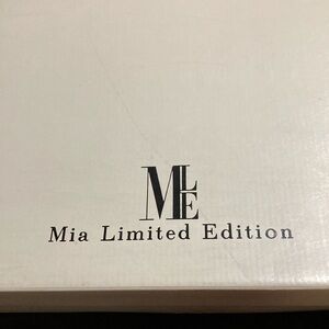 Mia limited edition Over the knee boots White leather size 9